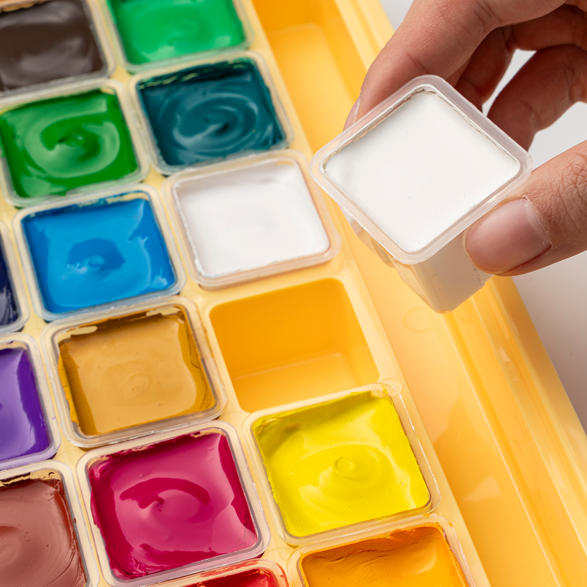 HIMI Jelly Cup Gouache Set 18 Paints 3 Brushes Yellow Case