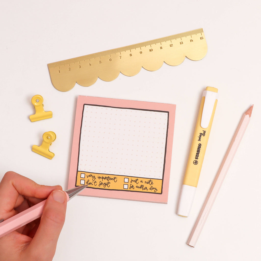 Memo pad - pink grid