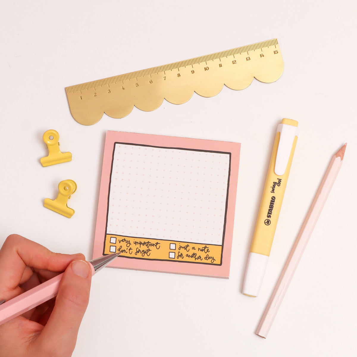 Memo pad - pink grid