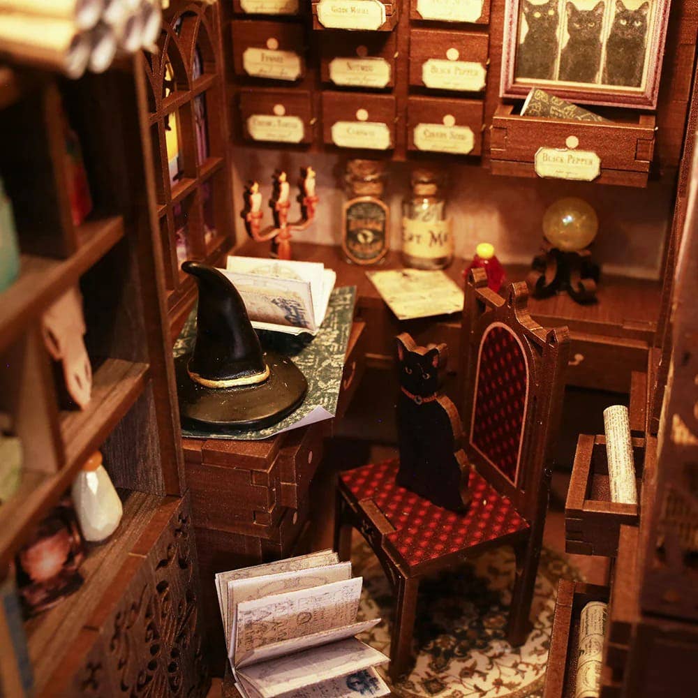 Flame Common Room - Book Nook
